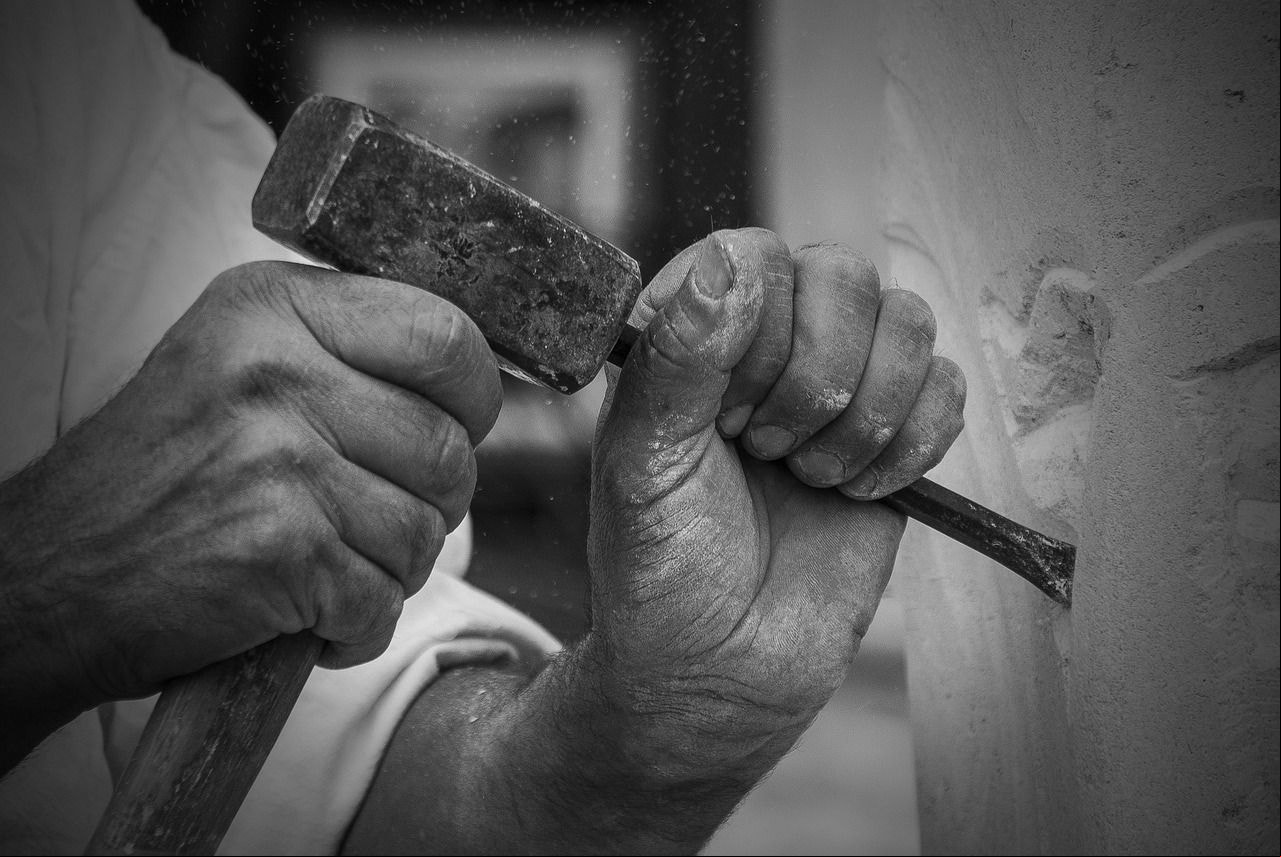 Ajudante de obras e ajudante de pedreiro são duas das 30 profissões contempladas no processo seletivo