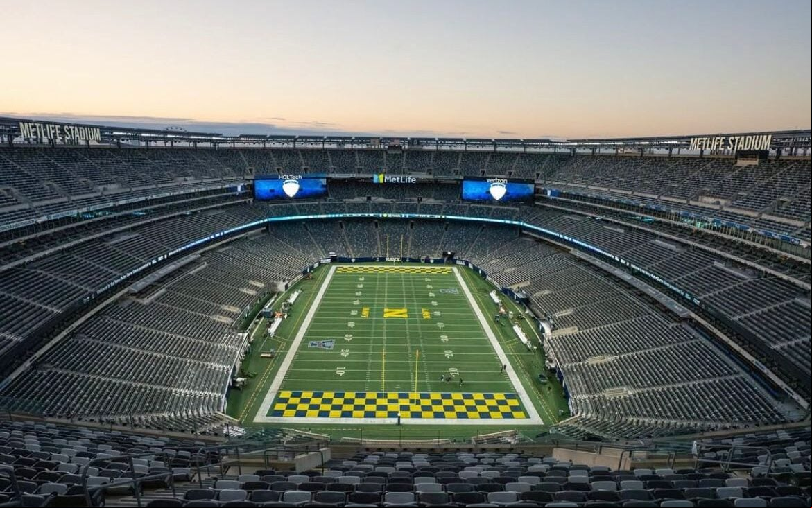 MetLife Stadium preparado para receber a partida de futebol americano universitário entre Navy e Notre Dame (Foto: Reprodução/Instagram/@navyathletics)