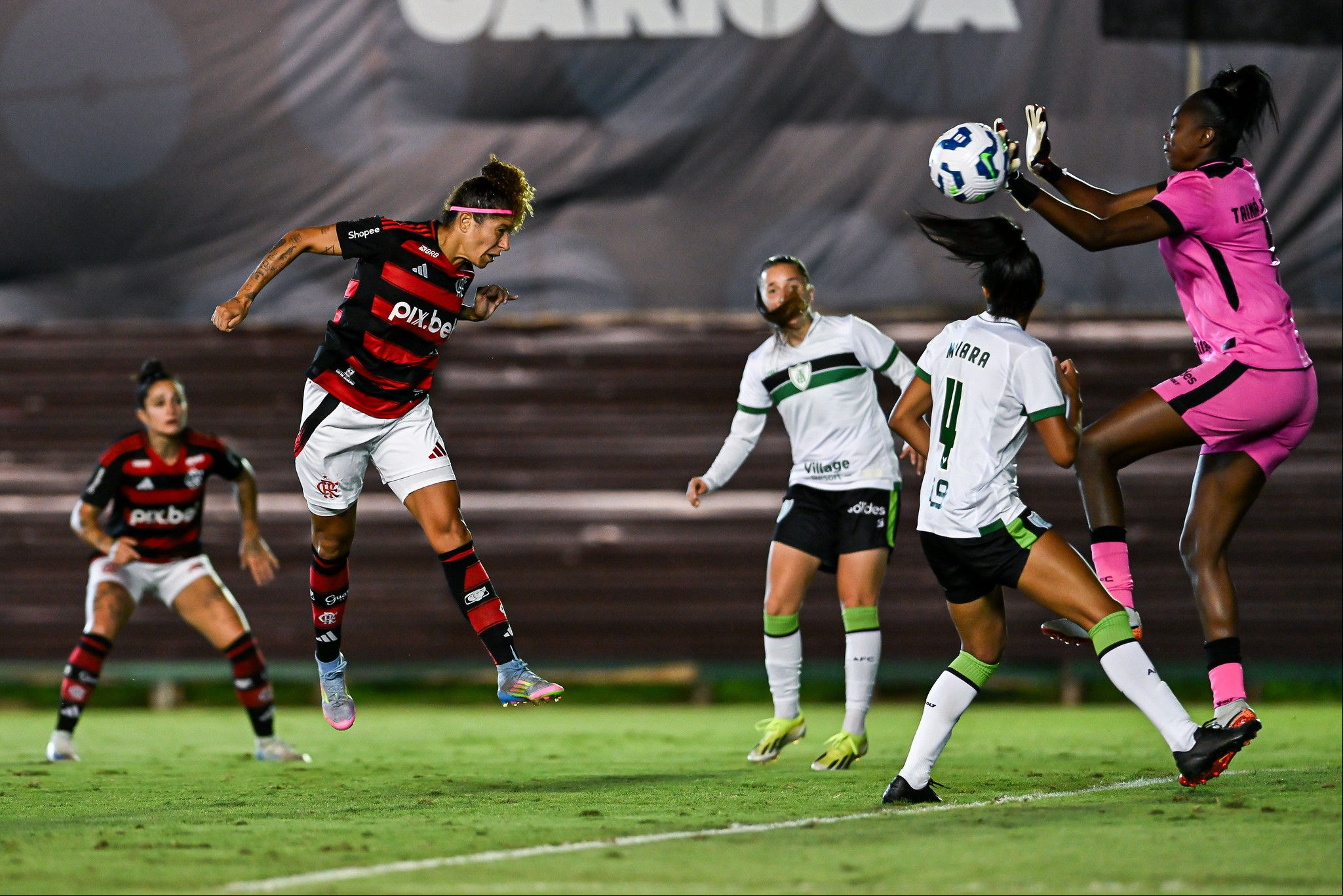Experiente Cristiane abriu o marcador para o Flamengo na vitória sobre o América