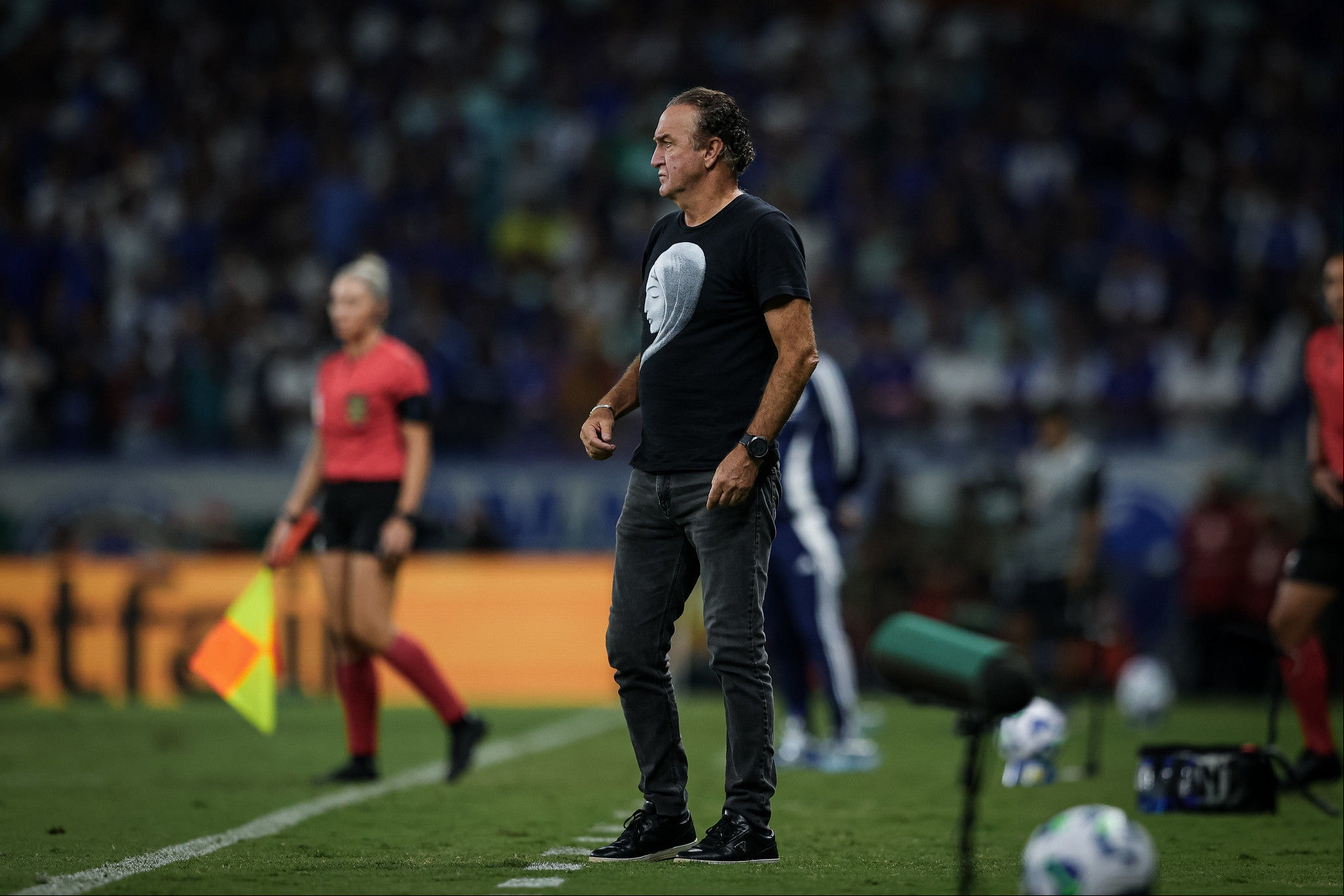 Técnico Cuca durante o clássico neste domingo (18), contra o Cruzeiro, no Mineirão